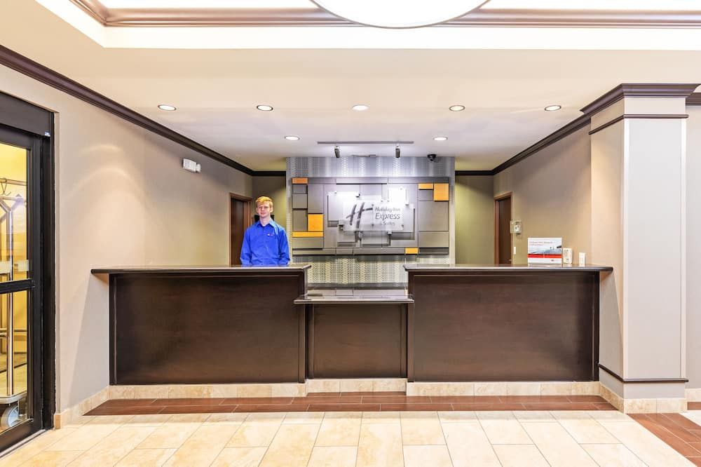 Holiday Inn Express & Suites Floresville By IHG - Floresville - Front desk