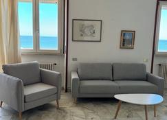 Detached villa by the sea - Termoli - Living room