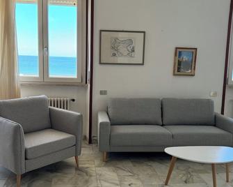 Detached villa by the sea - Termoli - Living room