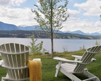 Lakefront 2bdr/3bed Mountain View Property w/Beach - Windermere - Patio