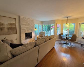 Spacious Resort-Style Retreat with Pool, Spa & Park Views - New Listing! - San Diego - Living room