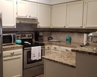 Lovely Bluewater Bay 1 Bedroom Condo near Bluewater Bay Marina and Destin Island - Niceville - Kitchen