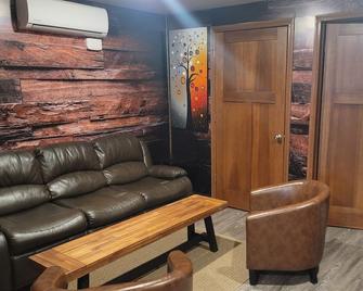 The Leelanau Sleeps 4 Fiber Optic Wi-Fi\nclose To Traverse City Crystal Mountain - Interlochen - Living room