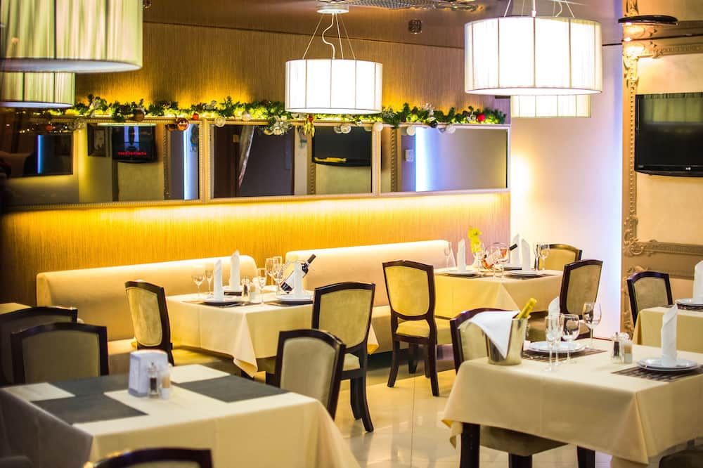 Jumbo Hotel - צ'יסינאו - מסעדה