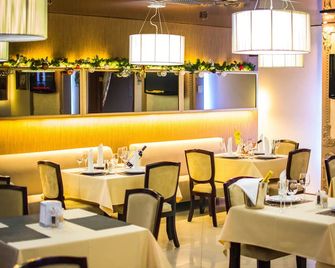 Jumbo Hotel - צ'יסינאו - מסעדה