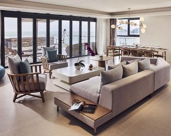 Premier Residences Phu Quoc Emerald Bay Managed by Accor - Phu Quoc - Living room