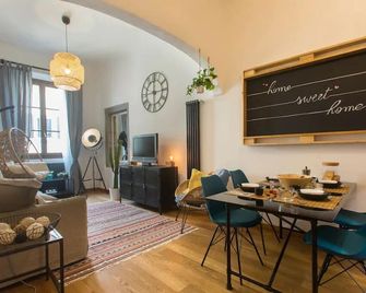 Step To Duomo And All The Sights From Refurbished Apartment - Florence - Dining room