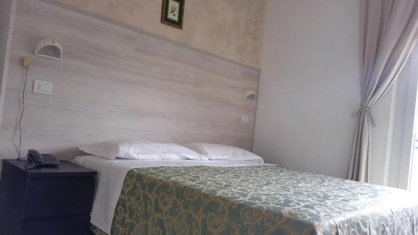 Hotel Canasta
