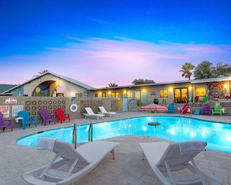 Hotel McCoy - Art, Coffee, Beer, Wine - Tucson - Pool