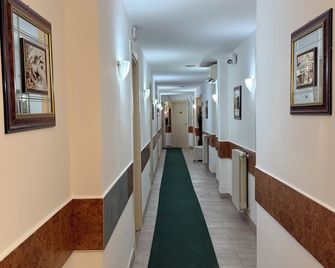 hotel fiumara - Génova - Pasillo