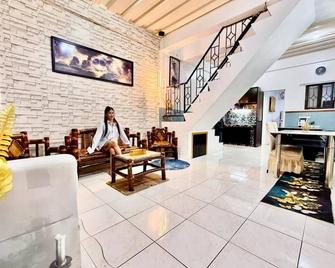 Axon Cozy Modern House B Near The Walking Street - Angeles City - Sala de estar