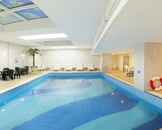 Golden Crown China Hotel - Macao - Piscina