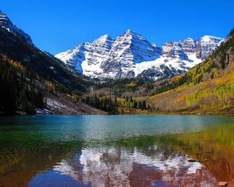Mountain Views On Main St Aspen. Walk To Everything! Balcony, Gas Fp, Elevator, Covered Parking, Ht - Aspen - Building