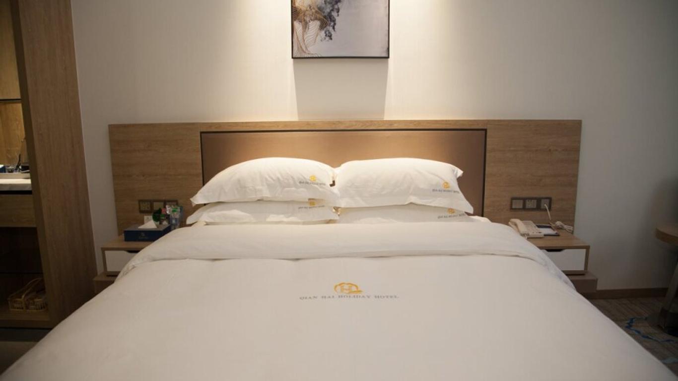 Qianhai Holiday Hotel