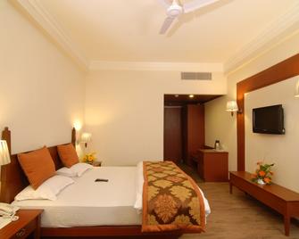 Chanakya Bnr Hotel - Ranchi - Bedroom