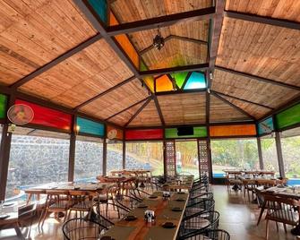 La Moire Resort - Nārāyangaon - Restaurante