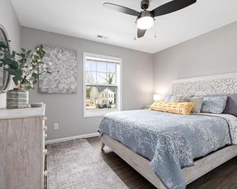 Long-Term Stays Luxe Spacious 3br Downtown Fay Unit C - Fayetteville - Bedroom