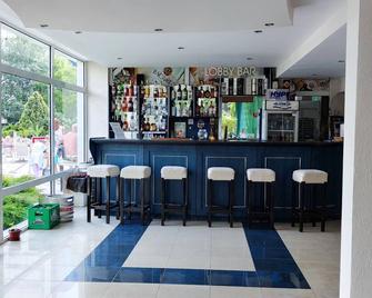 阿爾達酒店 - 內塞巴爾