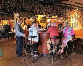 The George Inn - Warminster - Bar
