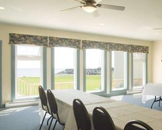 Parkland Village Inn - Alma - Dining room