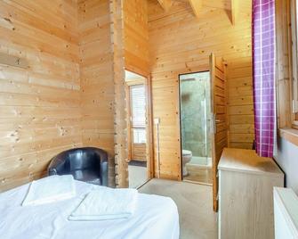 Castlewood Lodges - Banchory - Bedroom