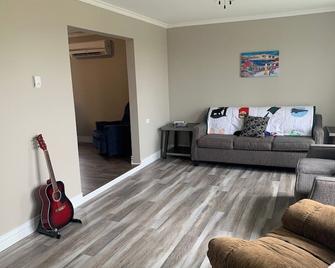 Look Sea Cottage - Twillingate - Living room