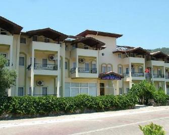 Ince Apartments - İçmeler - Building