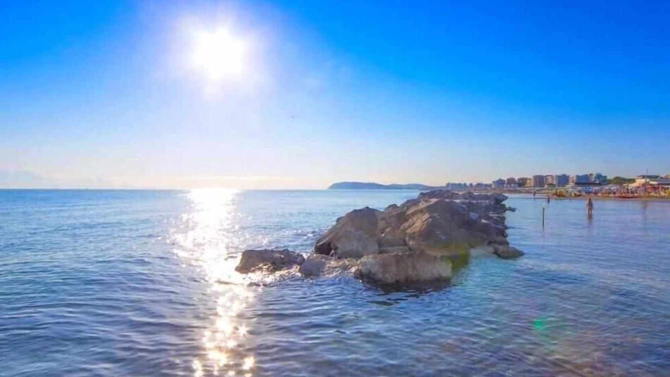 Hotel Holiday Sunshine Summer