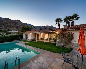 Cielo Vista | Vintage Palm Springs Getaway - Palm Springs