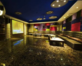 Chengdu Chengfei Hotel - Chengdu