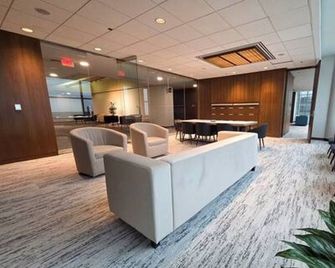 Resort Style Property 2B 2B walk to Everything! - Cleveland - Reception