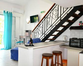 Utopia Kavos Hotel - Kavos - Kitchen