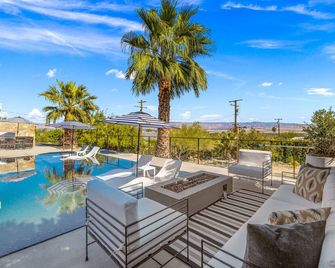 On The Rocks - Renovated Palm Springs Home - Palm Springs - Pool