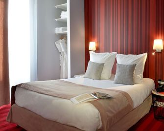 Logis Hôtel les 3 Rois - Issoudun - Slaapkamer