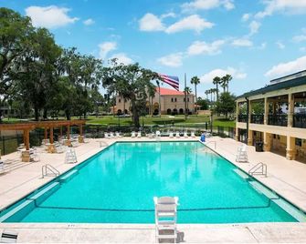 Charming Green Cove Historic Home 1st Fl - Green Cove Springs - Pool