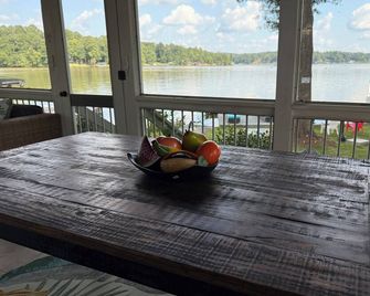 Regal's Cottage on the Lake - Jackson - Balcón