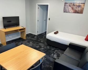 Lorne Apartments - Hamilton - Bedroom