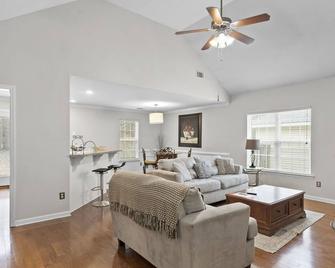 Newly Renovated Rental Fort Eisenhower / Ft. Gordon, Masters & Csra - Grovetown