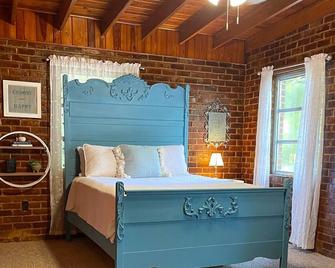 Bliss Your Heart Home - Jekyll Island - Bedroom