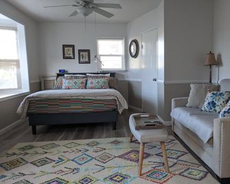 Southside Garden Cottage - Lompoc - Huiskamer