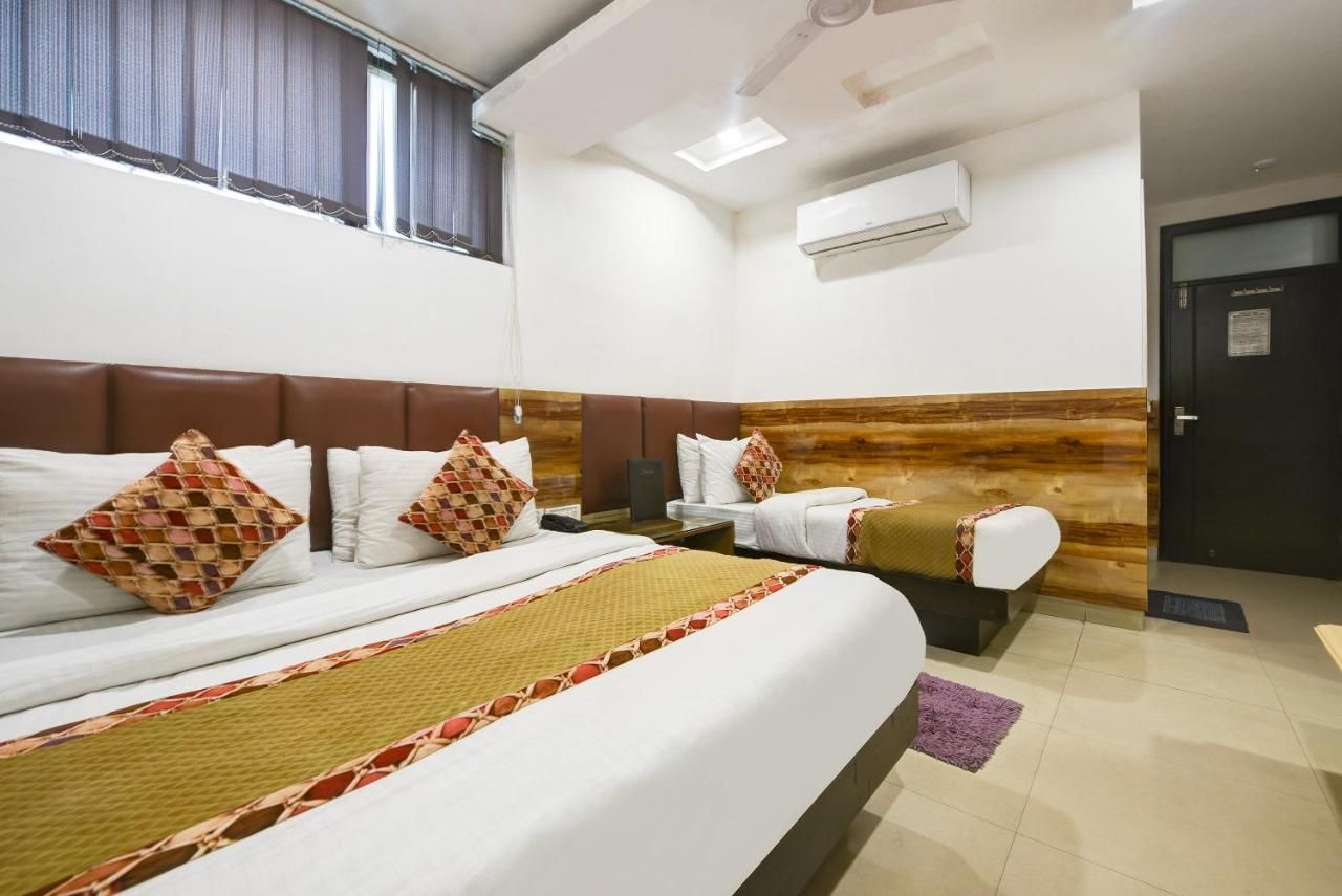 Hotel Shri Vinayak in City Centre at New Delhi Railway Station-By RCG Hotels thumbnail 3
