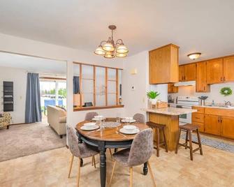 North Appleton Family Home - 3 bedroom Fenced Yard - Appleton - Restaurant