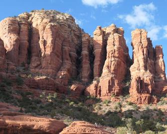 Bell Rock Vista - Hot Tub, Spacious Townhouse with Great Location and Views - Village of Oak Creek
