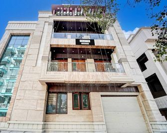 Super Deluxe Room Palette Swaroop Nagar Shanti Kutir - Kanpur - Building