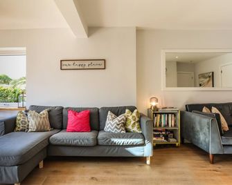 Iona Bracklesham Bay - Chichester - Living room