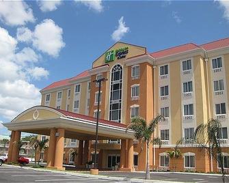 Holiday Inn Express & Suites Orlando South-Davenport - Davenport - Building