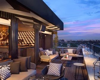 Artotel Thamrin Jakarta - ג'קרטה - מרפסת