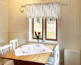 3 Person Holiday Home in Eskilstuna - Eskilstuna - Jadalnia