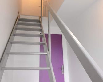 Studio, ideally located in Normandy - Saint-Lô - Escalier