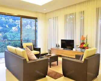 Cempaka 2 Villa 6 Bedrooms with a Private Pool - Bandung - Sala de estar